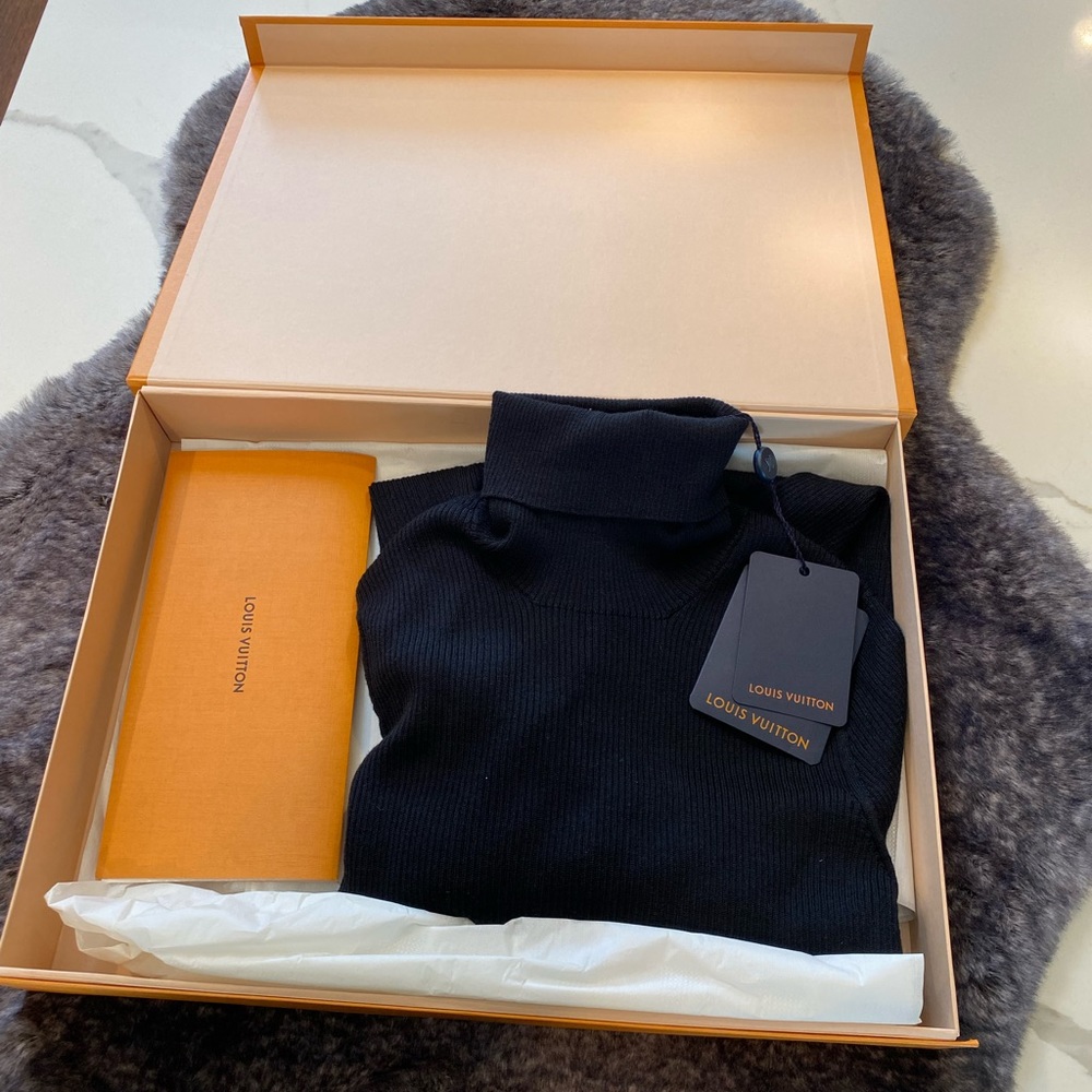 Louis Vuitton black turtleneck size large